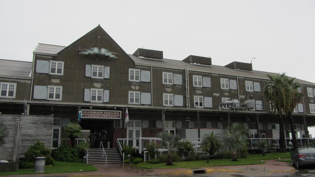 Harbor House Hotel And Marina Галвестон Экстерьер фото