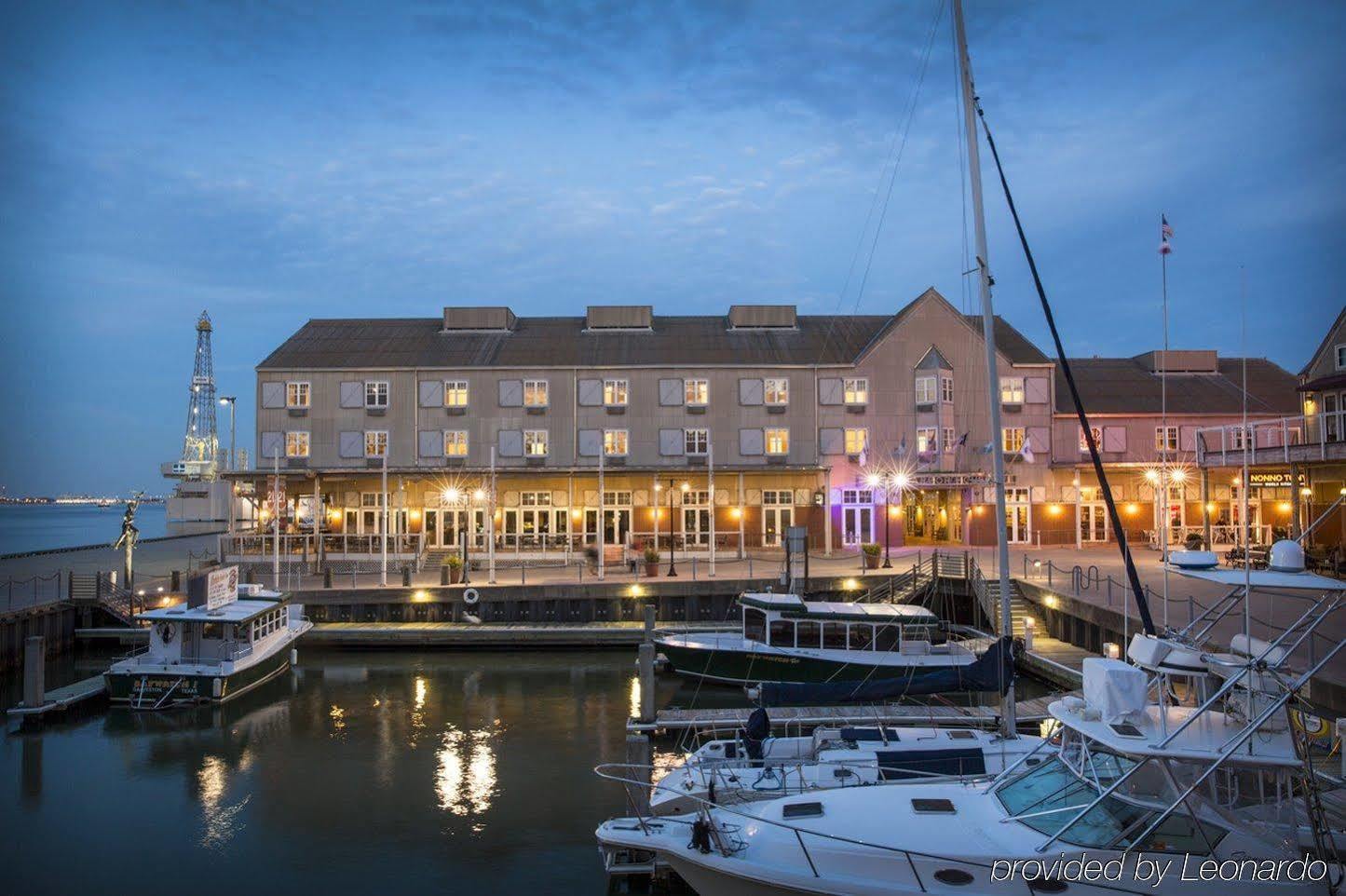 Harbor House Hotel And Marina Галвестон Экстерьер фото